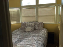 Load image into Gallery viewer, Red Roof Hotel Trailer